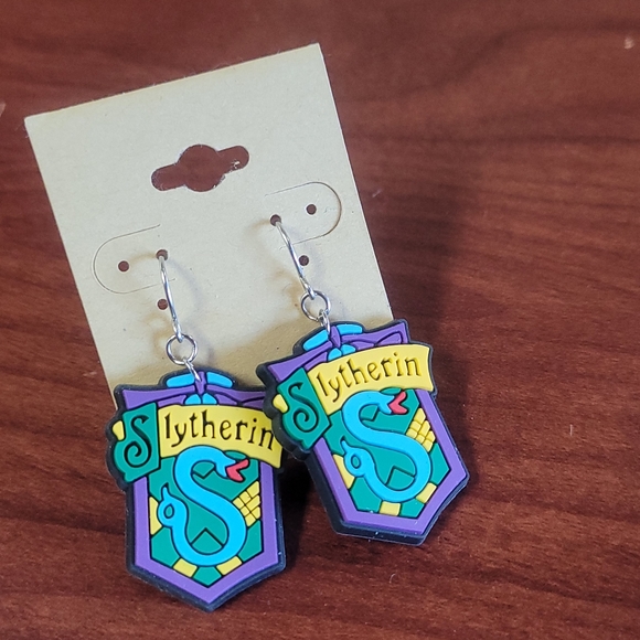 New PVC Harry Potter Slytherin Dangle Earrings - Picture 1 of 4